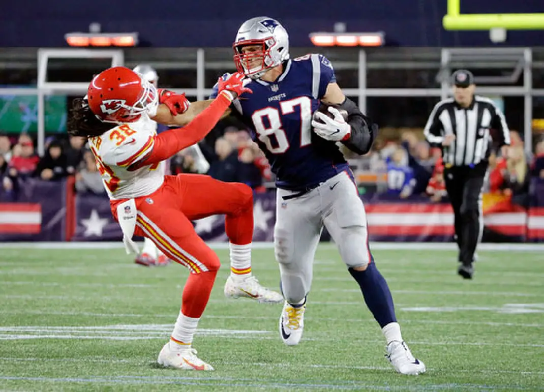 Rob Gronkowski Ends Travis Kelce Debate After Week 6 Game The Ball Zone