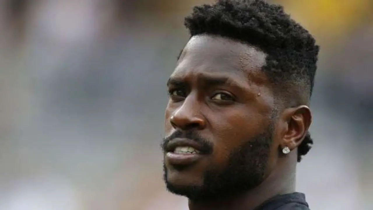 Patriots Antonio Brown Shares Screenshot Of Alleged Text With Doctor He Farted On The Ball Zone